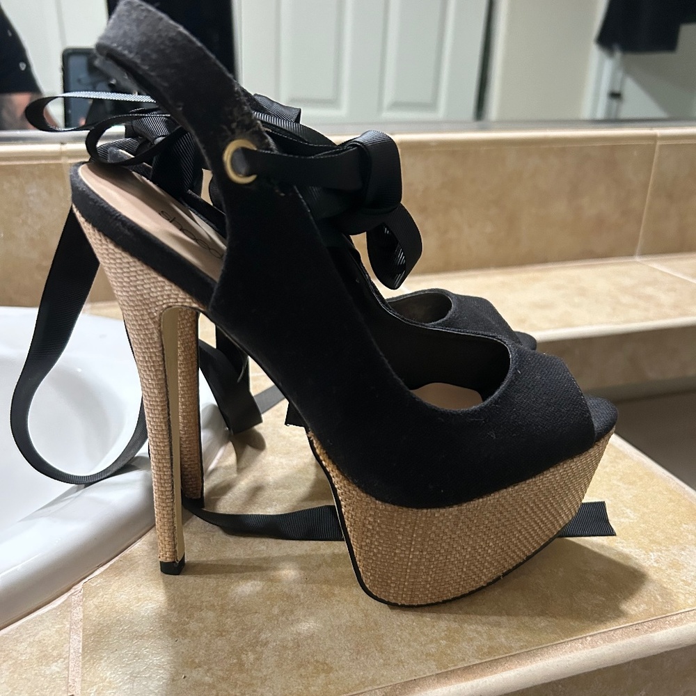 6” black lace up heel